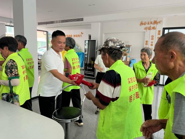 配资公司股票分享 对抗高温有“凉”方 稠州银行夏日送清凉